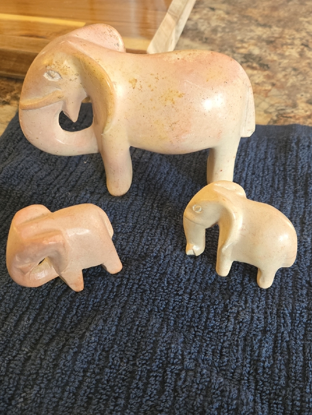 Vintage: Hand Varved Soupstone Elephant Figurine Trio - Home Accents Decor
